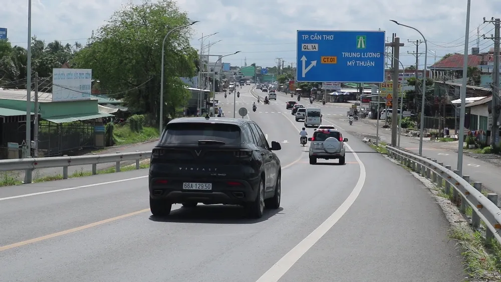 ĐBSCL: Giao thông ngày 1-5 hạ nhiệt, cao tốc Trung Lương - Mỹ Thuận thông thoáng ảnh 2