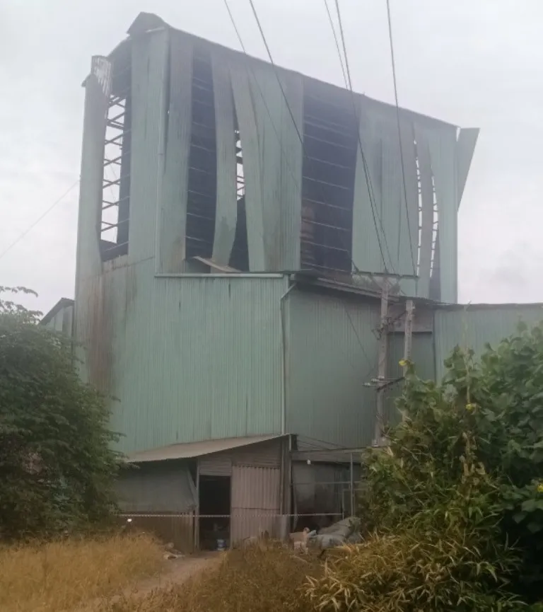 Nổ tại cơ sở sấy lúa ở Vĩnh Long, một người tử vong tại chỗ ảnh 1