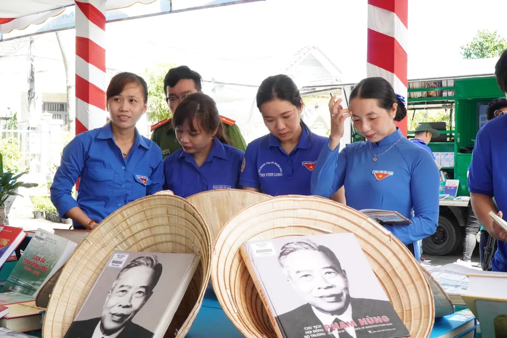 Khai mạc chuỗi sự kiện nhân 110 năm ngày sinh Chủ tịch Hội đồng Bộ trưởng Phạm Hùng ảnh 1