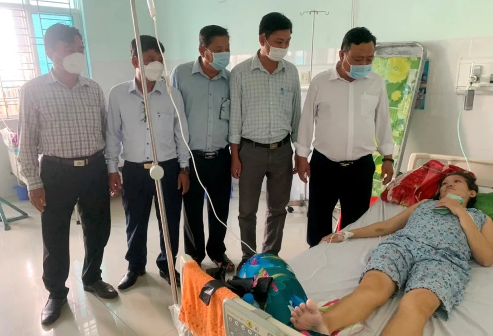 Trao gần 38,5 triệu đồng giúp chị Lâm Thị Diệu Hiền ảnh 2