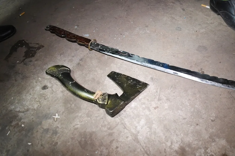 Bắt giữ đối tượng tàng trữ trái phép ma túy và vũ khí tự chế ảnh 3