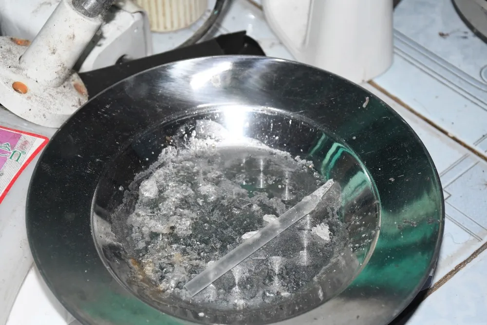 Bắt giữ đối tượng tàng trữ trái phép ma túy và vũ khí tự chế ảnh 1