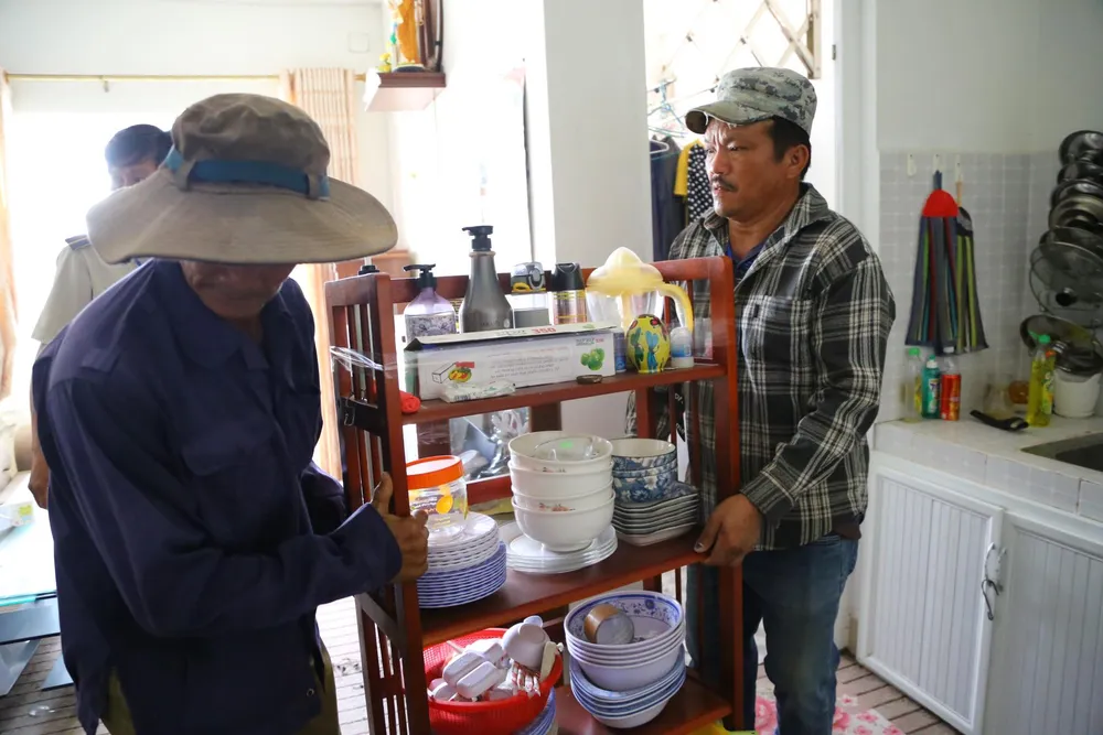 Sau khi kê khai, toàn bộ đồ đạc tài sản được lực lượng chức năng đưa về kho. Sau đó thông báo để người dân đến nhận.