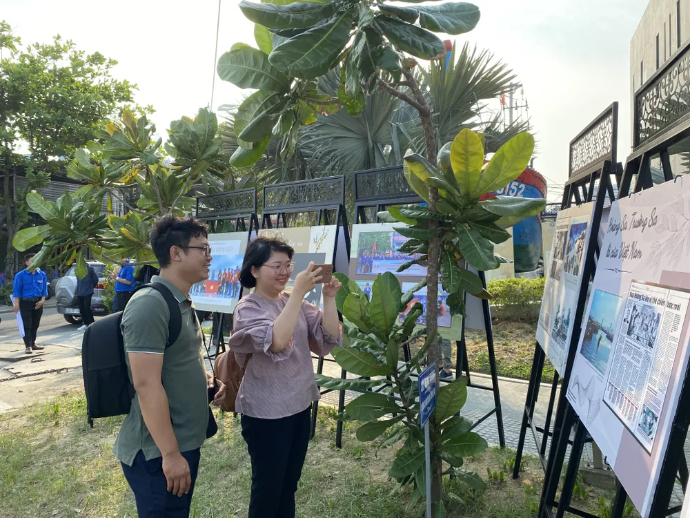 Triển lãm diễn ra từ ngày 24 đến ngày 31-3 tại Nhà Trưng bày Hoàng Sa