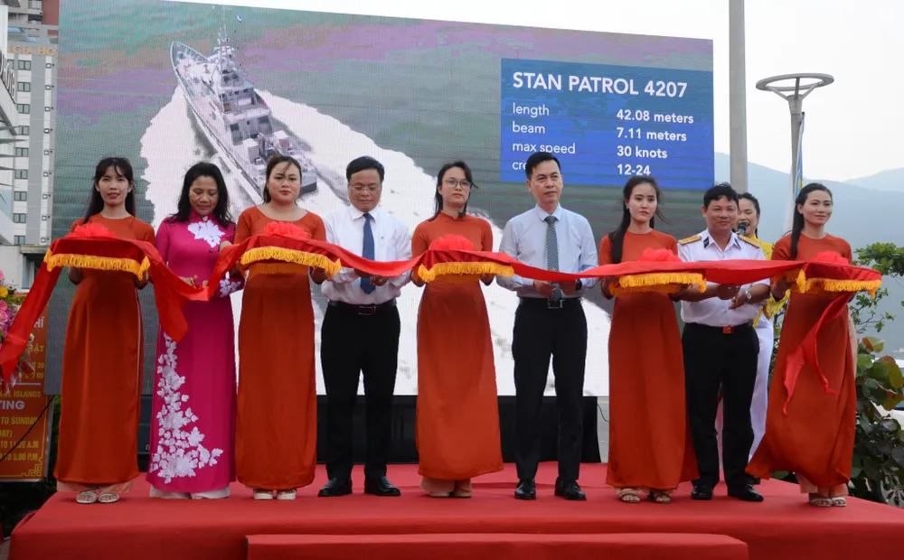 Nghi thức cắt băng khai mạc triển lãm "Đà Nẵng nhìn từ biển qua Di sản tư liệu thế giới Châu bản triều Nguyễn”