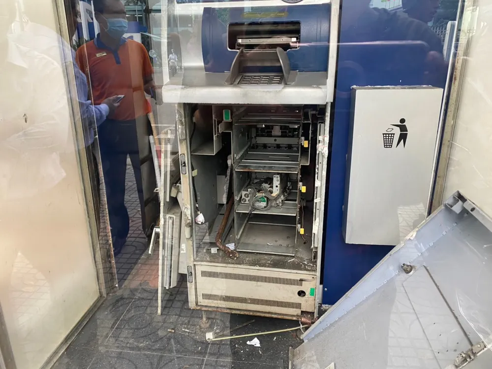 Trụ ATM bị phá hỏng hoàn toàn