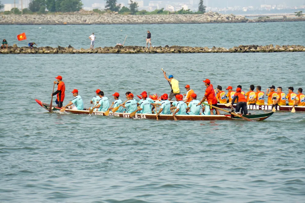 Giải đấu gồm có giải phụ và giải chính thức, giải phụ (giải giao hữu) gồm 3 vòng đôi với 2.100m và giải chính thức gồm 5 vòng đôi với 3.500m