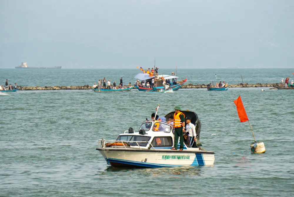 Lực lượng biên phòng được bố trí để đảm bảo an toàn trật tự cho giải đua