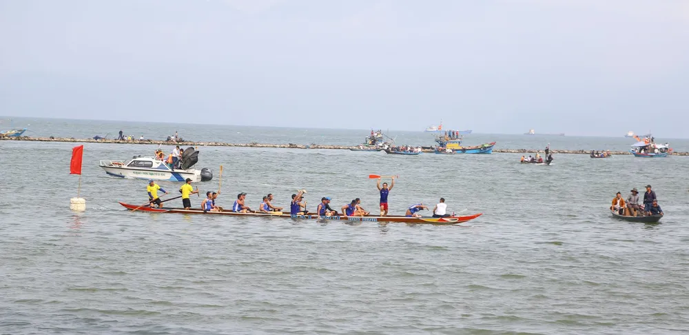 Đội Bãi Bồi - Duy Vinh về nhất trong loạt đua giao hữu