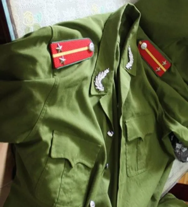 Công an thu giữ quân phục và con dấu nghi giả của Phạm Văn Chánh