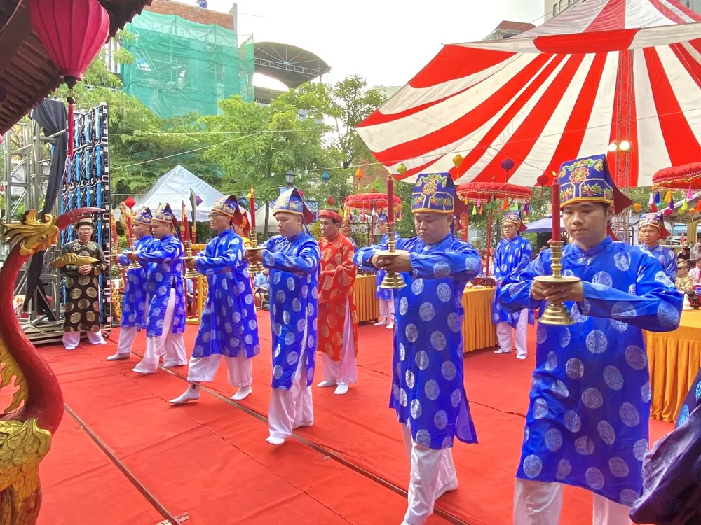 Lễ Chánh tế được tổ chức trang nghiêm, bày tỏ lòng kính trọng và biết ơn đối với tổ tiên. Ảnh: PHẠM NGA