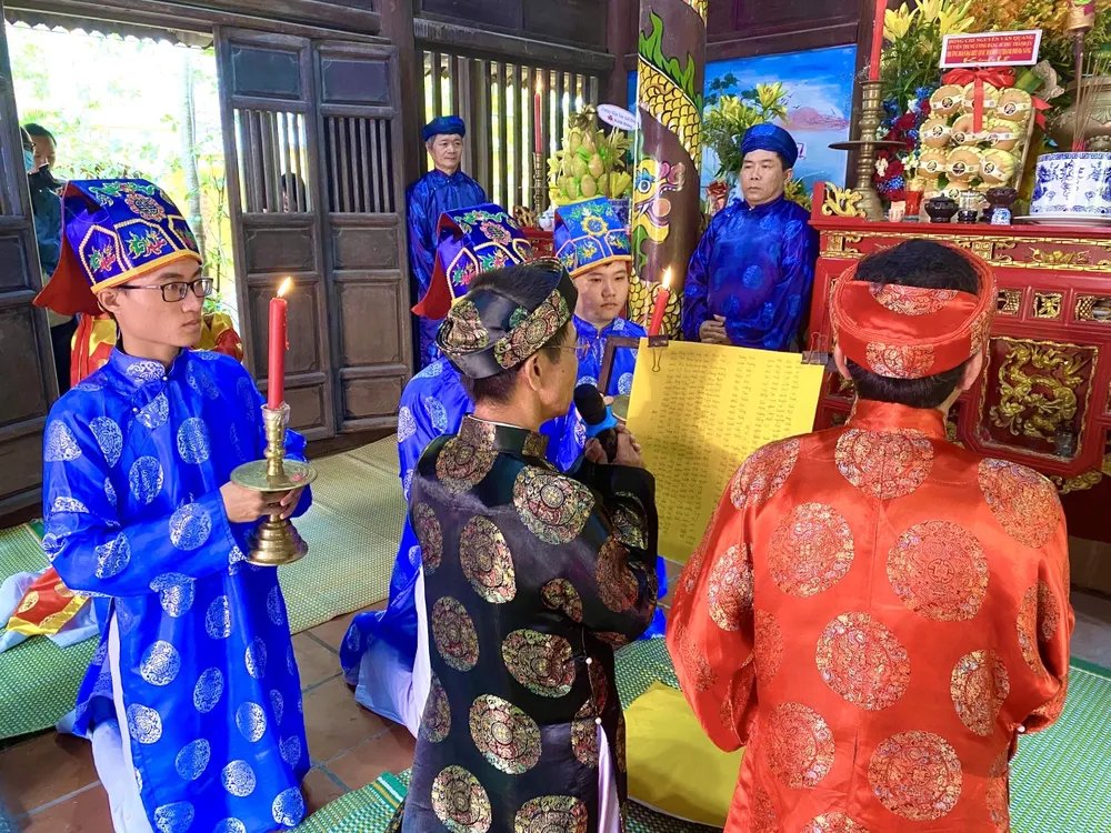 Ban nghi lễ xướng "Thiểu khước" tại lễ hội. Ảnh: PHẠM NGA