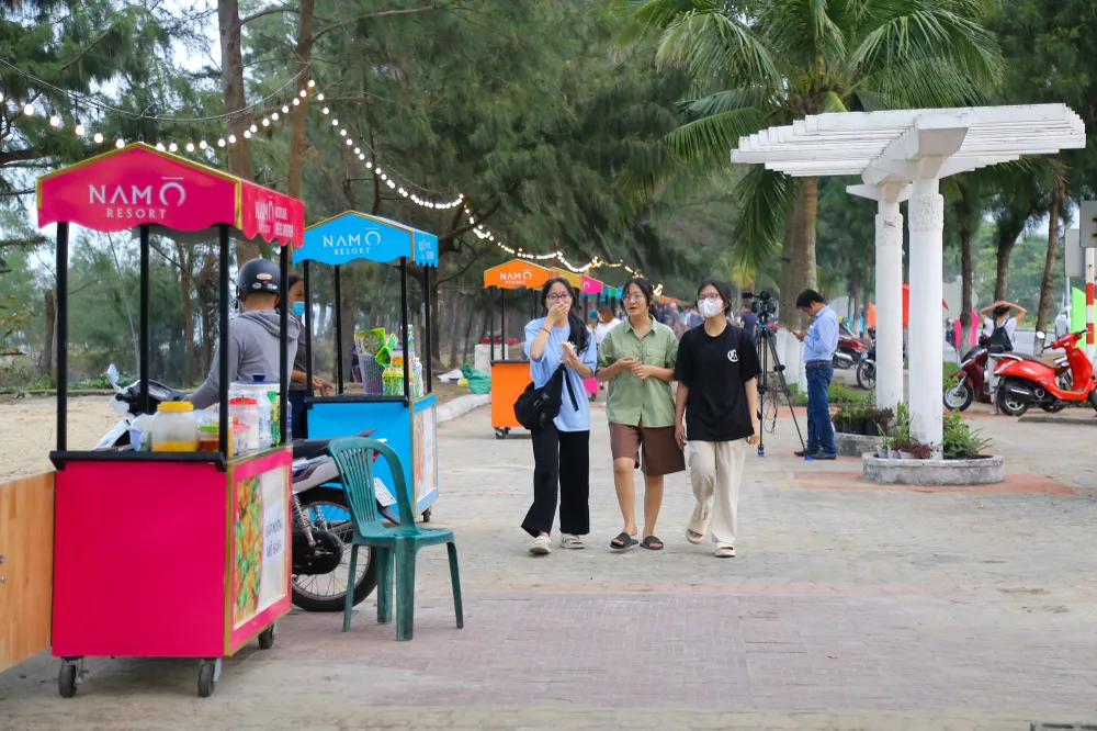 Phố ăn vặt Nam Ô hứa hẹn sẽ là điểm dừng chân mới mẻ cho du khách khi đến với TP Đà Nẵng. Ảnh: PHẠM NGA