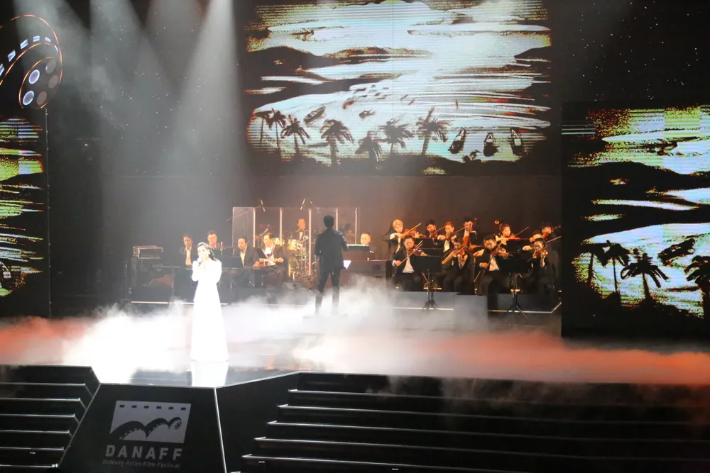 Ca sĩ Võ Hạ Trâm tại Lễ bế mạc. Ảnh: PHẠM NGA Ca sĩ Võ Hạ Trâm tại Lễ bế mạc. Ảnh: PHẠM NGA