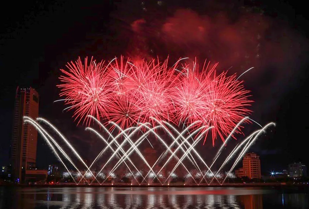 Đặc biệt, phần trình diễn của đội pháo hoa Ba Lan được coi là một lời chúc cho sự may mắn, thịnh vượng, thăng tiến đến toàn thể người dân trên thế giới