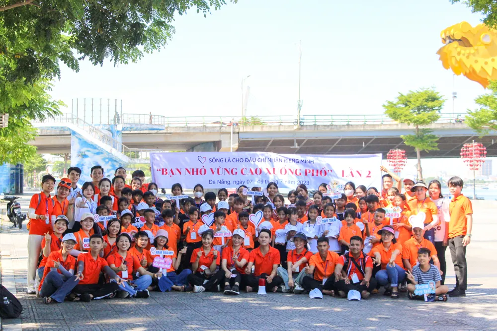 Đến với Đà Nẵng, các em không chỉ được ngắm biển, tắm biển mà còn được check in ở các cây cầu nổi tiếng, tham quan bảo tàng, sắm đồ mới... Ảnh: PHẠM NGA