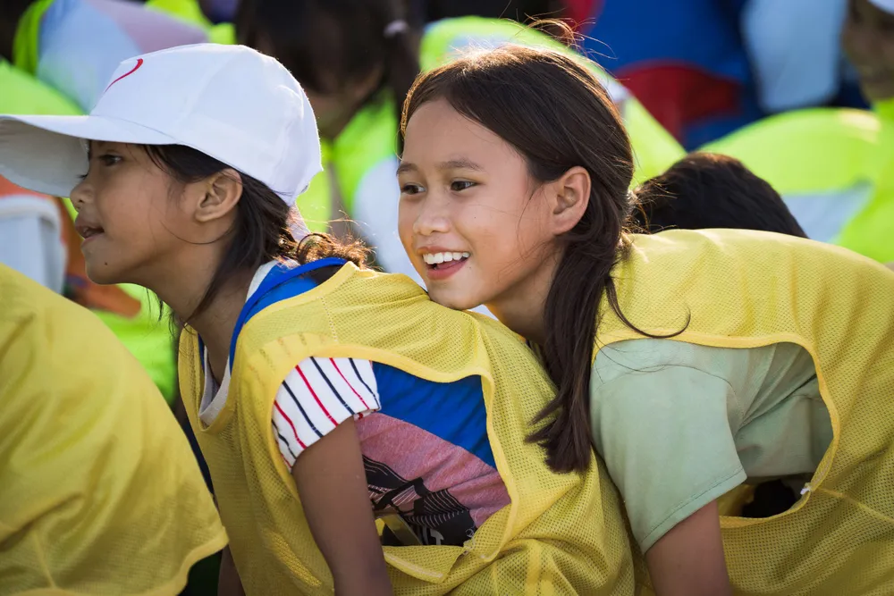 56 em nhỏ tham gia chuyến đi này là những em có hoàn cảnh đặc biệt khó khăn, vượt khó học giỏi thuộc dự án "Đi học trên núi" được CLB Bạn thương nhau bảo trợ. Ảnh: TÙNG QUÂN