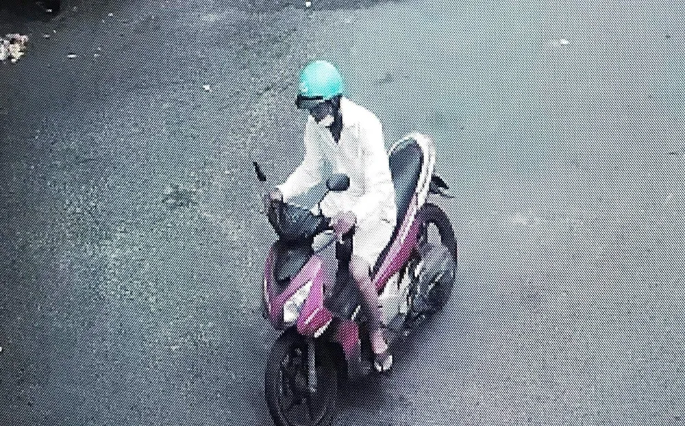 Hình ảnh ông P. được camera ghi lại