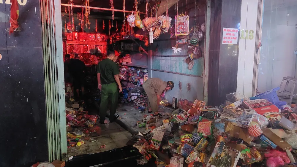 Nhiều đồ đạc hư hỏng do bị lửa thiêu