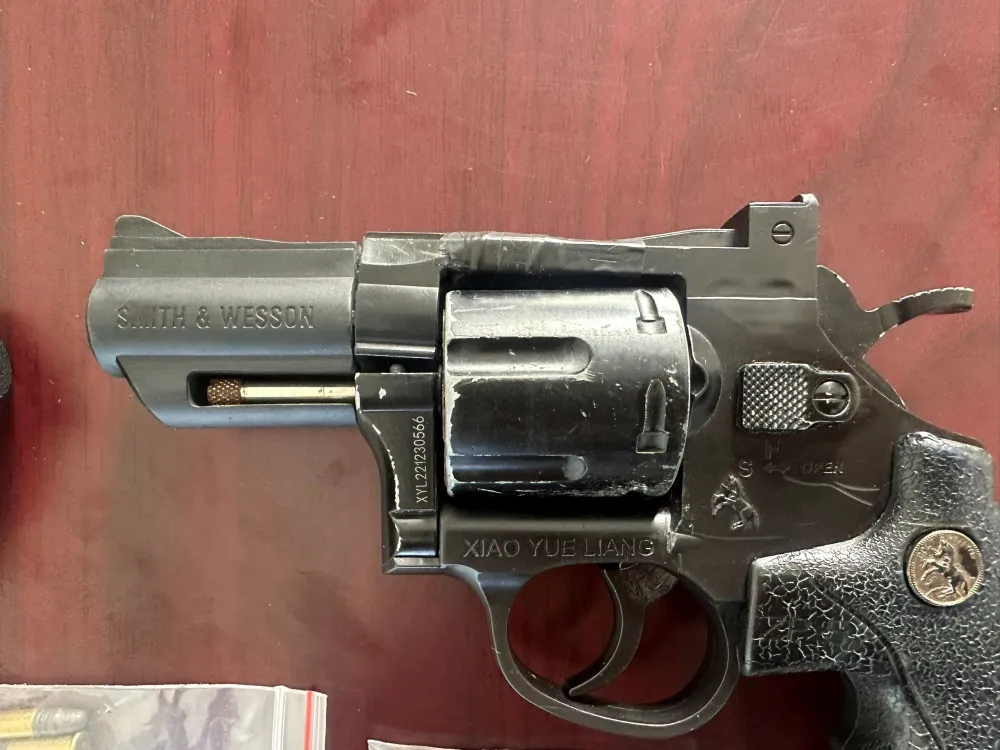 Khẩu súng công an thu giữ. Ảnh:CACC