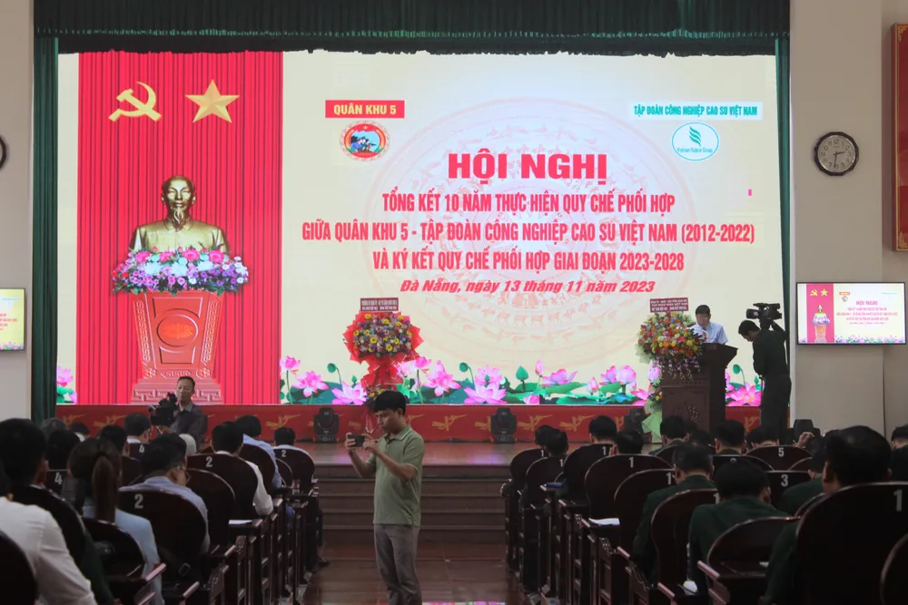 Quang cảnh hội nghị