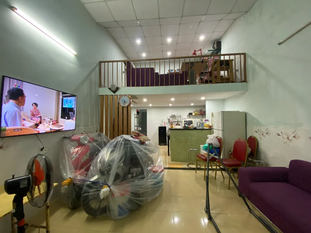 Xe máy được bọc nilong để tránh hư hỏng