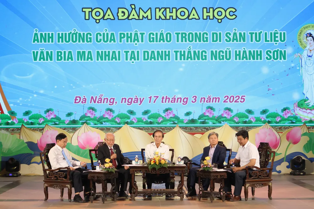 Các chuyên gia thảo luận tại tọa đàm