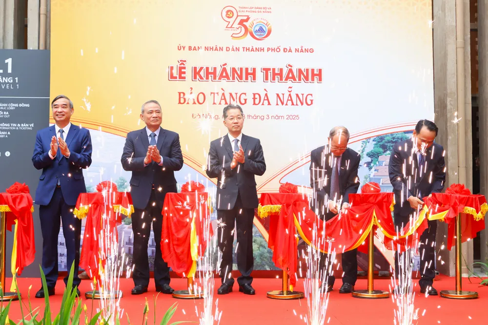 Lãnh đạo TP Đà Nẵng cắt băng khánh thành Bảo tàng Đà Nẵng