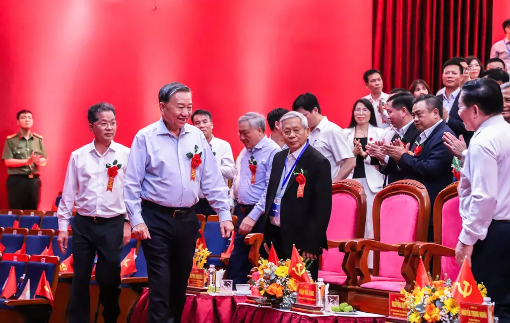 Tối 28-3, Tổng Bí thư Tô Lâm đã đến dự Chương trình Nghệ thuật “Đảng trong mùa Xuân đại thắng” tại Nhà hát Trưng Vương (TP Đà Nẵng)