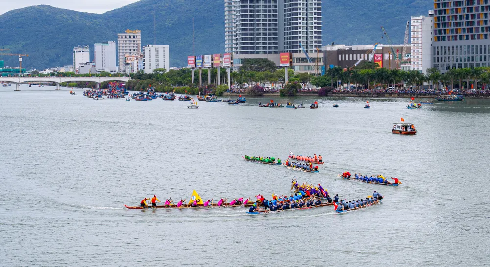 Gần 500 vận động viên tham gia Giải đua thuyền truyền thống TP Đà Nẵng mở rộng năm 2025