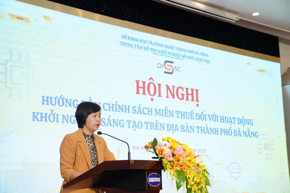 Bà Lê Thị Thục, Phó Giám đốc Sở Khoa học và Công nghệ, phát biểu tại hội nghị