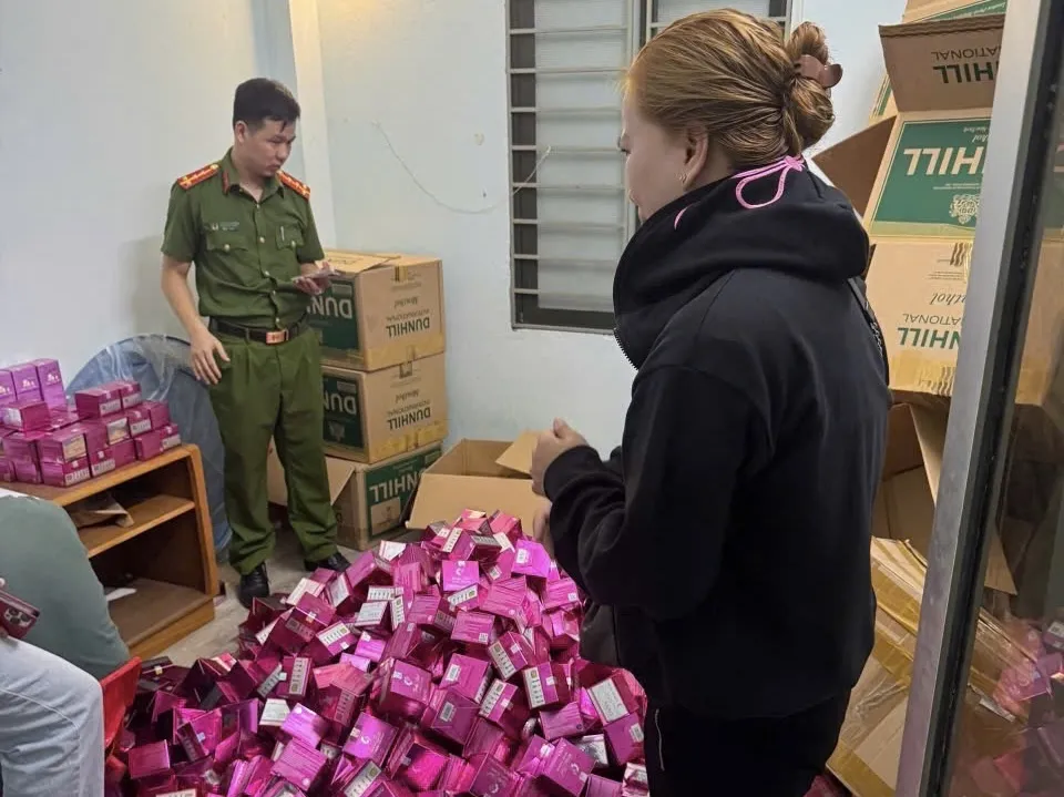 Sản phẩm “Kem phấn dưỡng trắng da cao cấp chống nắng thế hệ mới NANO WHITENING CREAM” bị xác định là hàng giả