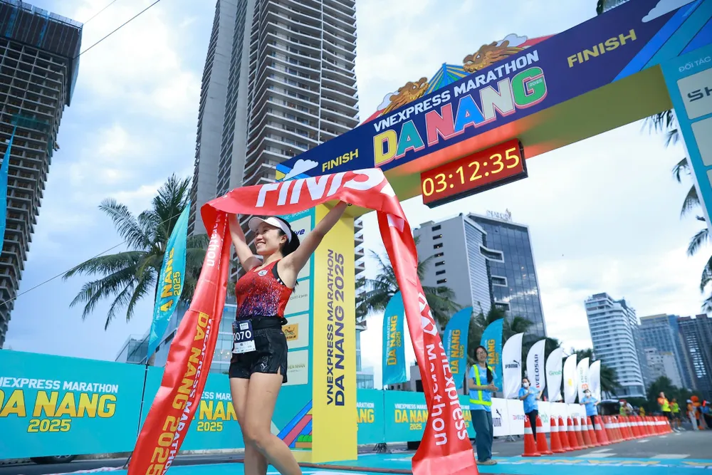 VĐV Lê Thị Hà về nhất ở nội dung 42km nữ. Ảnh: BTC