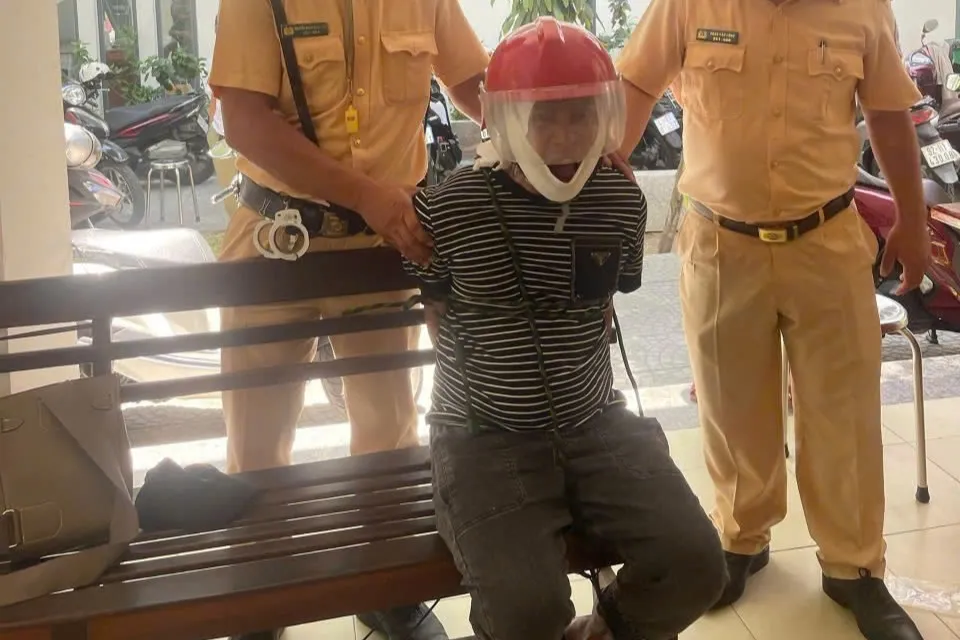 Đối tượng T.N.H.T. có biểu hiện ngáo đá. Ảnh: CACC