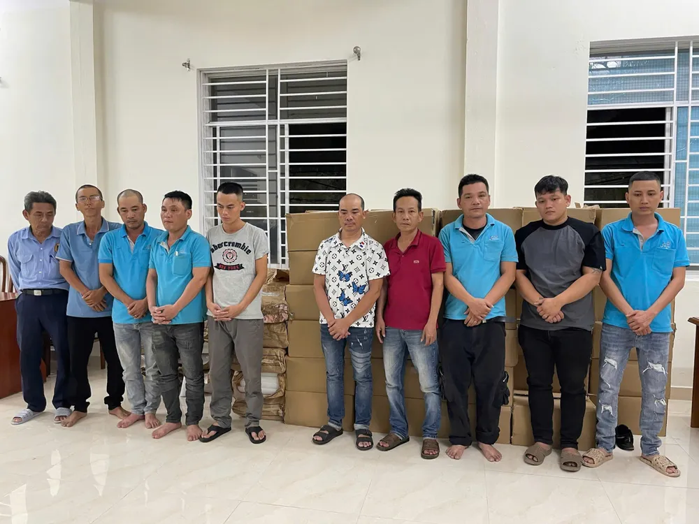 Các đối tượng liên quan đến vụ trộm tại cơ quan điều tra. Ảnh: CACC