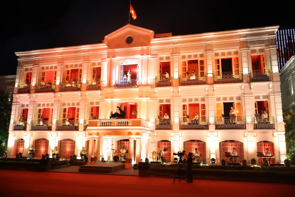 Hơn 20 ô cửa tòa nhà Bảo tàng Đà Nẵng được chọn làm sân khấu biểu diễn