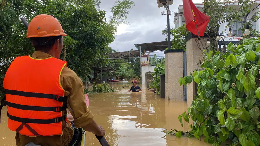 Nhiều khu vực xã Đại Lộc vẫn ngập sâu
