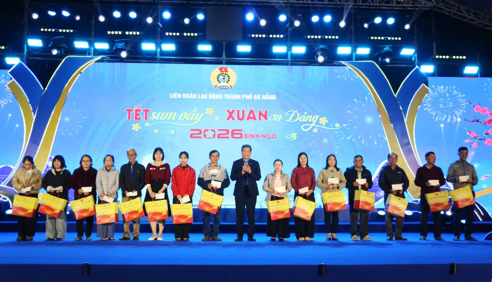 cho tet cong doan.jpg