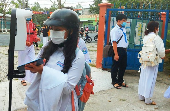 各教育單位還與地方醫療部門緊密配合，制定校園防控疫情方案和各項防疫措施。