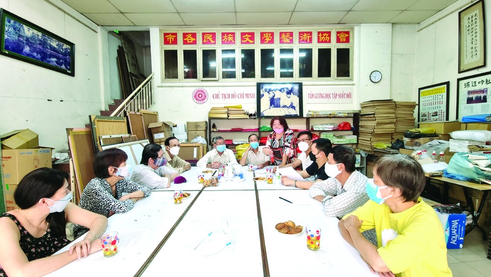 華文文學會鼓勵文友創作