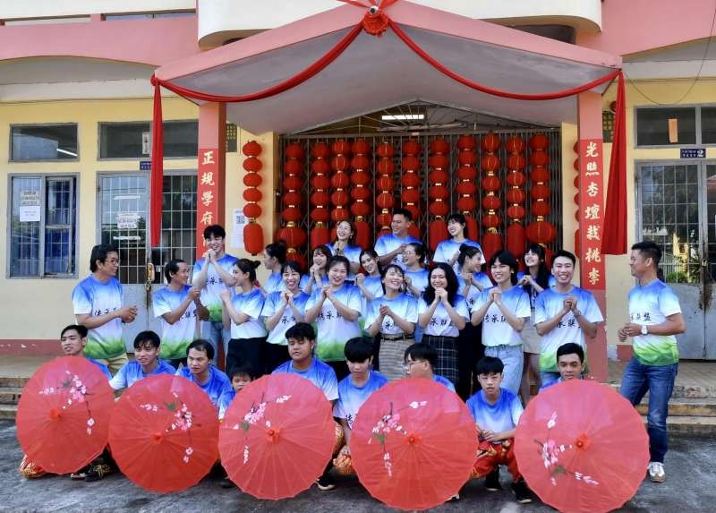 參與"賀歲"特輯的團隊演出一瞥。