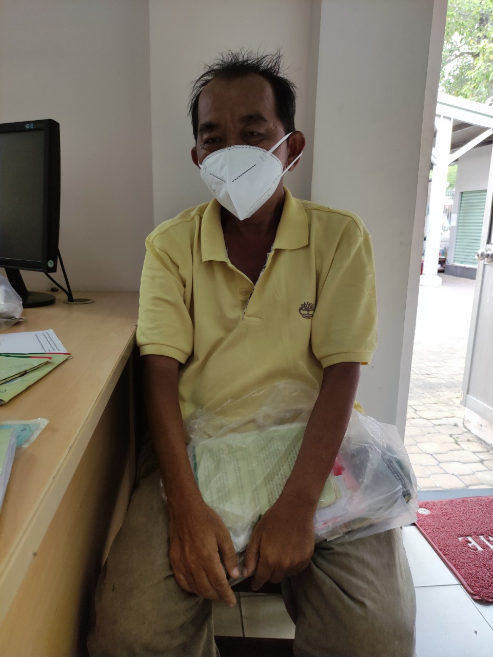 項國富剛剛出院就到報社求助。