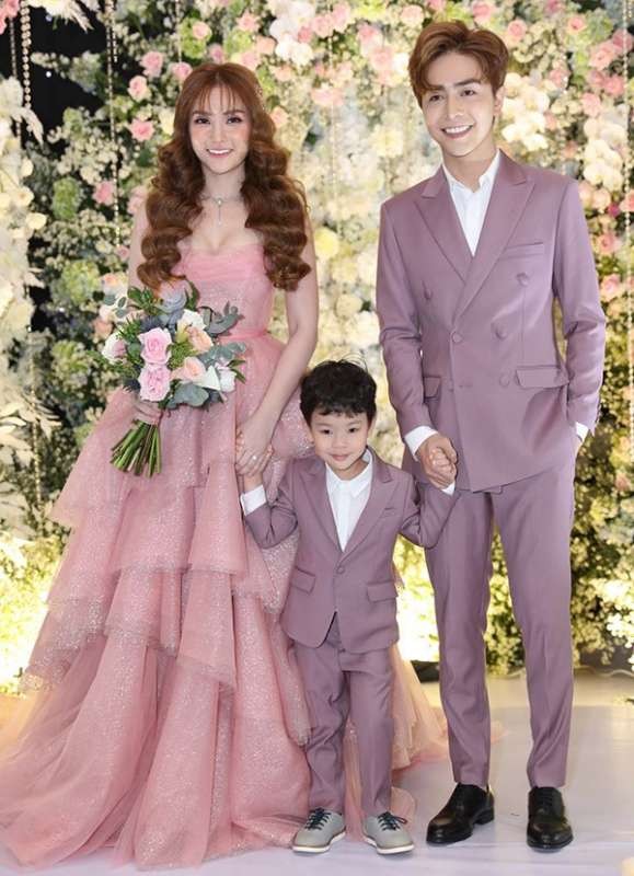 越南娛樂圈中的“姐弟戀” ảnh 4