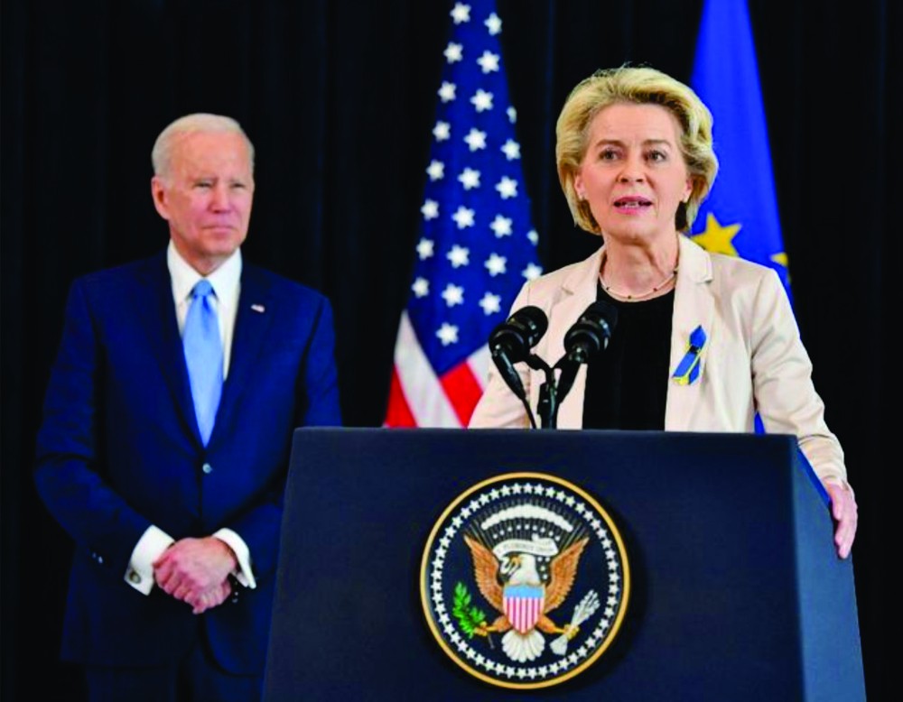 在比利時布魯塞爾，歐委會主席馮德萊恩與美總統拜登舉行記者會。
