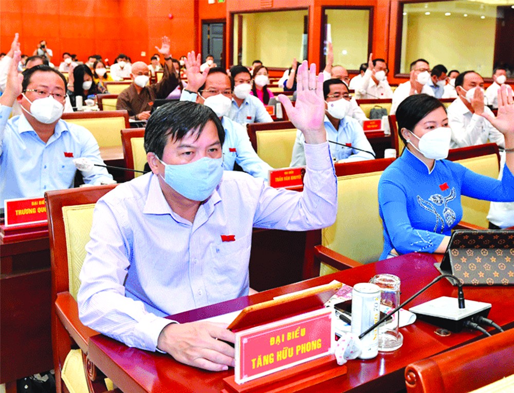 各位市人民議會代表會上表決。