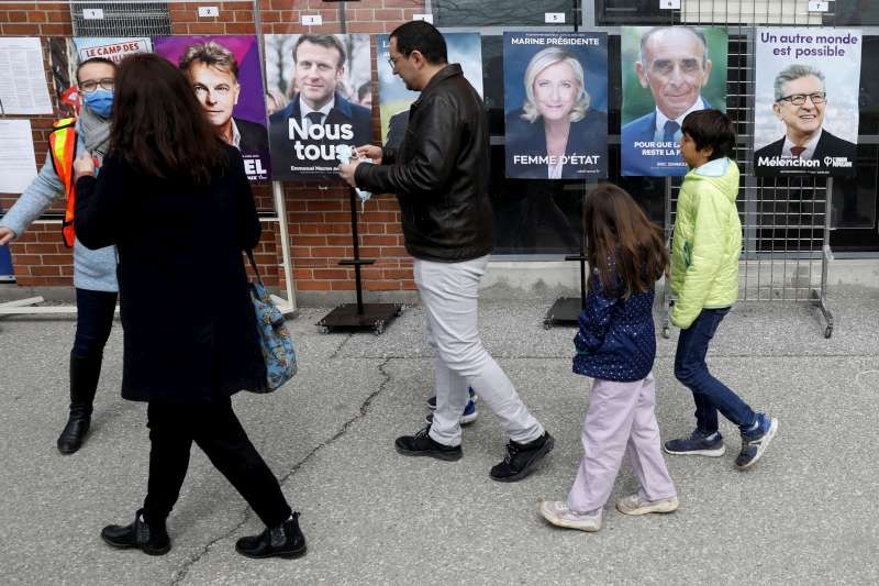  民眾前往投票。（圖／路透）