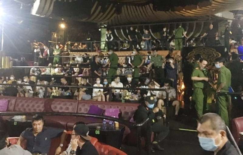 又在 Ferso 酒吧查獲癮君子