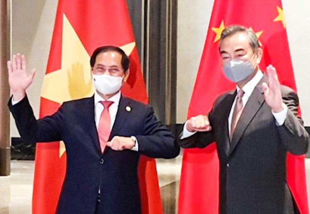 外交部長裴青山與中國國務委員、外交部長王毅。（示意圖源：互聯網）