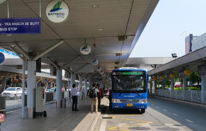 機場巴士站設於國內航站樓