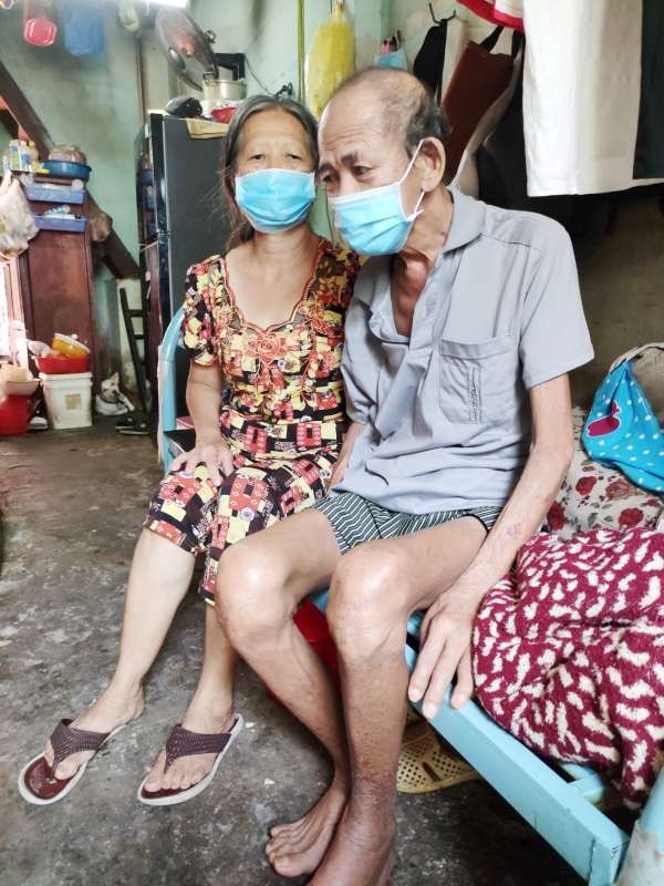 吳美嬌要辭去工作照顧病重的丈夫。